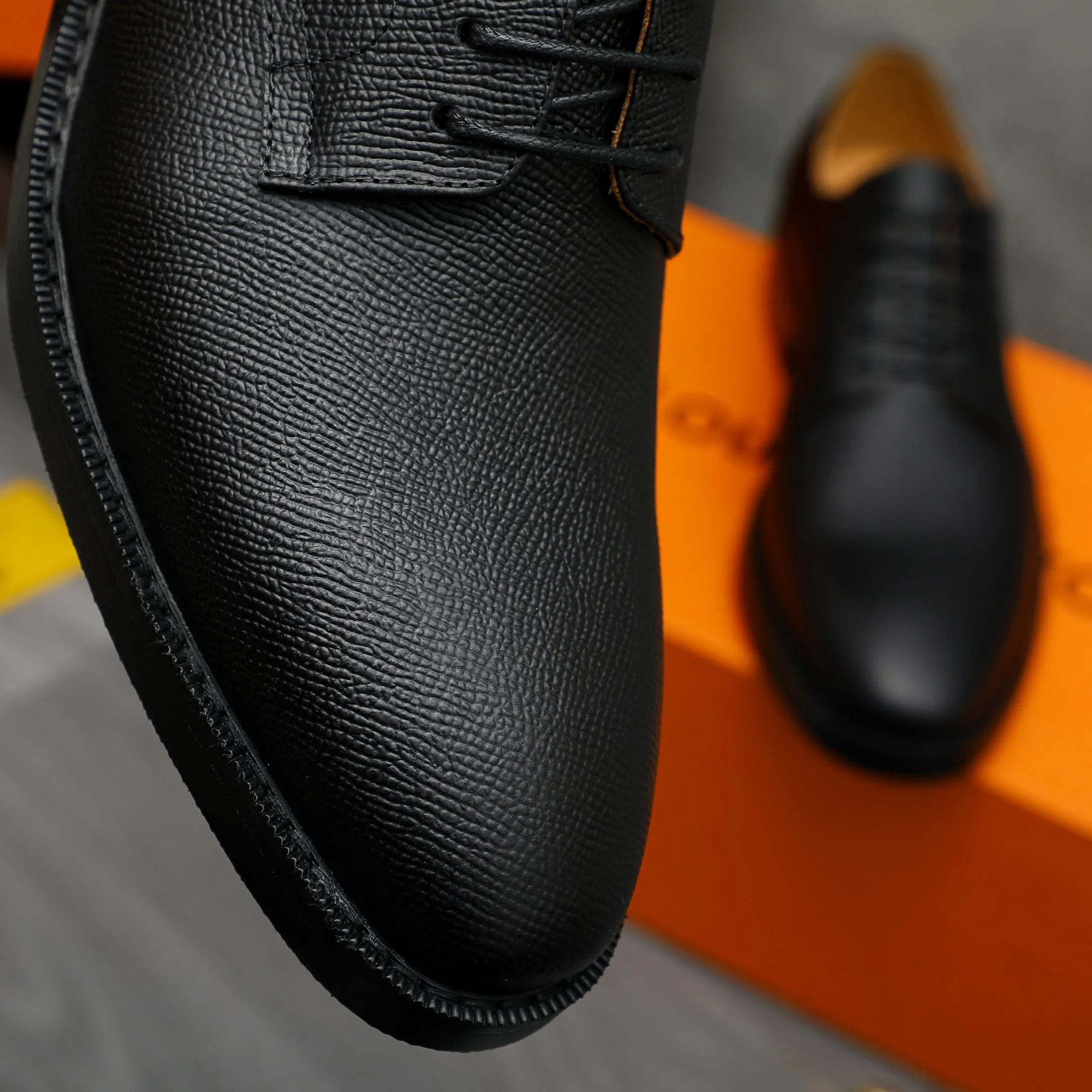 Men's shoes 💰500 Product trademark: LV "Louis Vuitton" business formal leather shoes Regular size: 39-45 (.45 customization is non-returnable) Product materials: Selected pebbled cowhide upper, cowhide lining, original rubber outsole